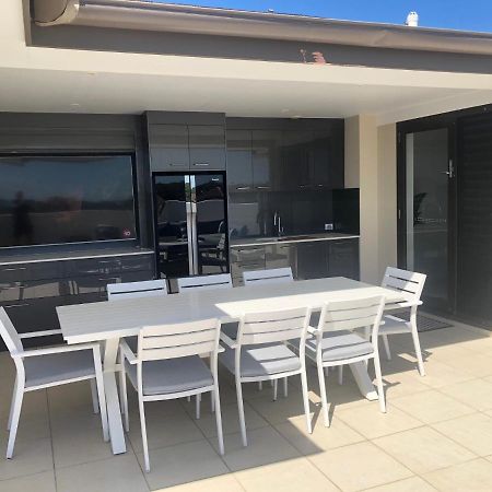 Grand Mercure Allegra Hervey Bay Extérieur photo Outdoor kitchen