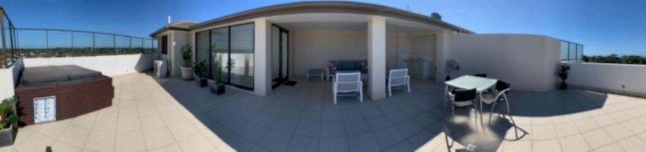 Grand Mercure Allegra Hervey Bay Extérieur photo A balcony