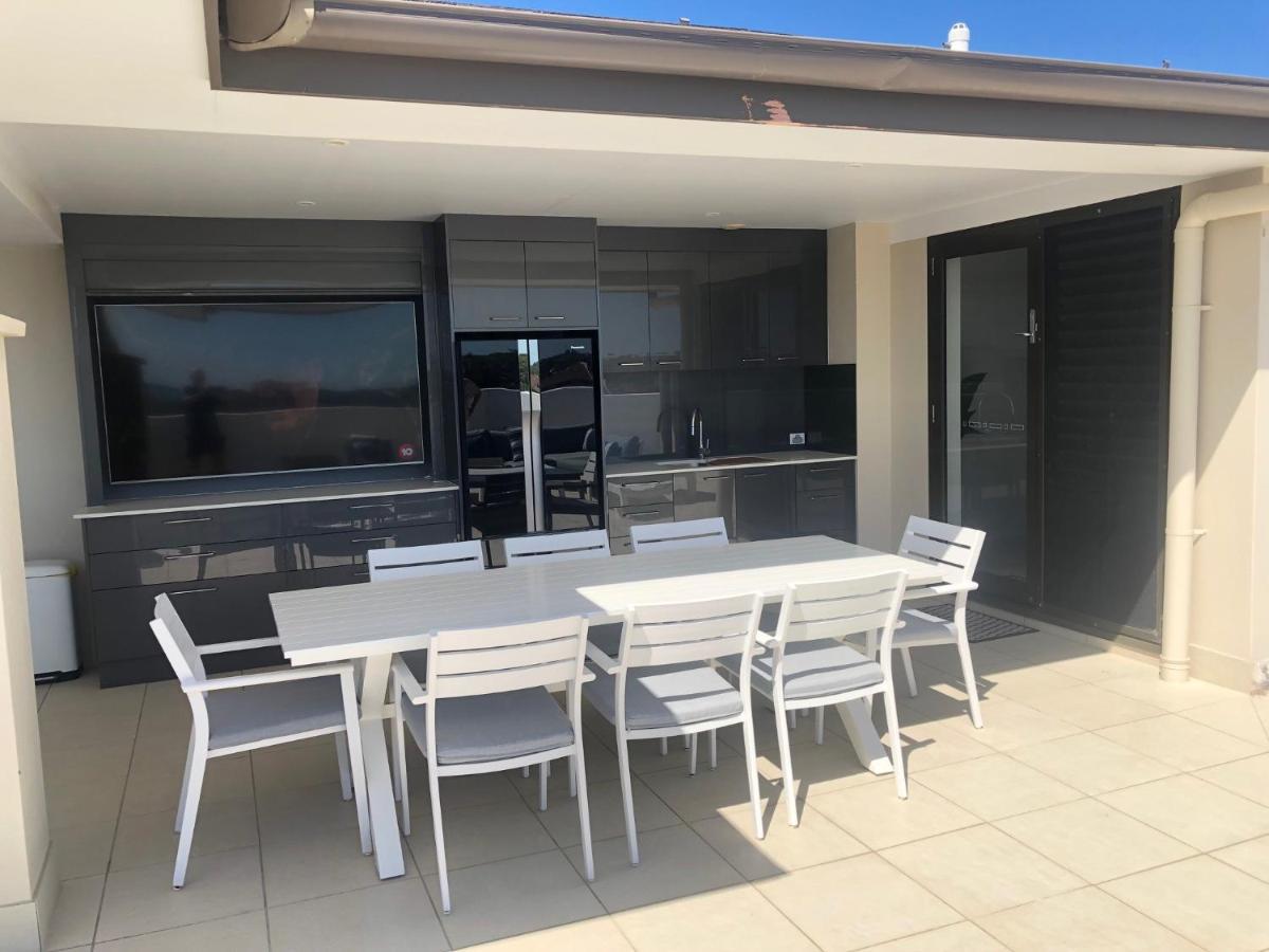Grand Mercure Allegra Hervey Bay Extérieur photo Outdoor kitchen