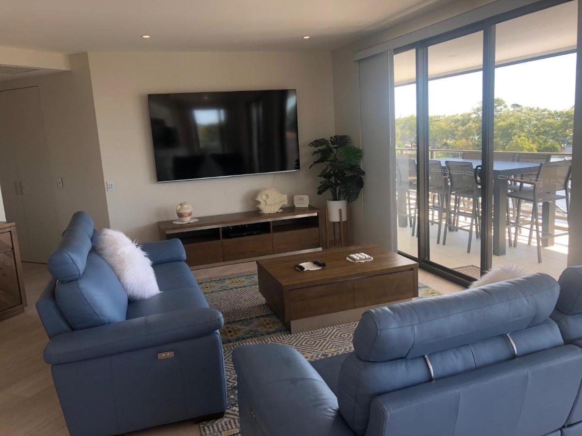 Grand Mercure Allegra Hervey Bay Extérieur photo Living room at the Ritz-Carlton, South Beach