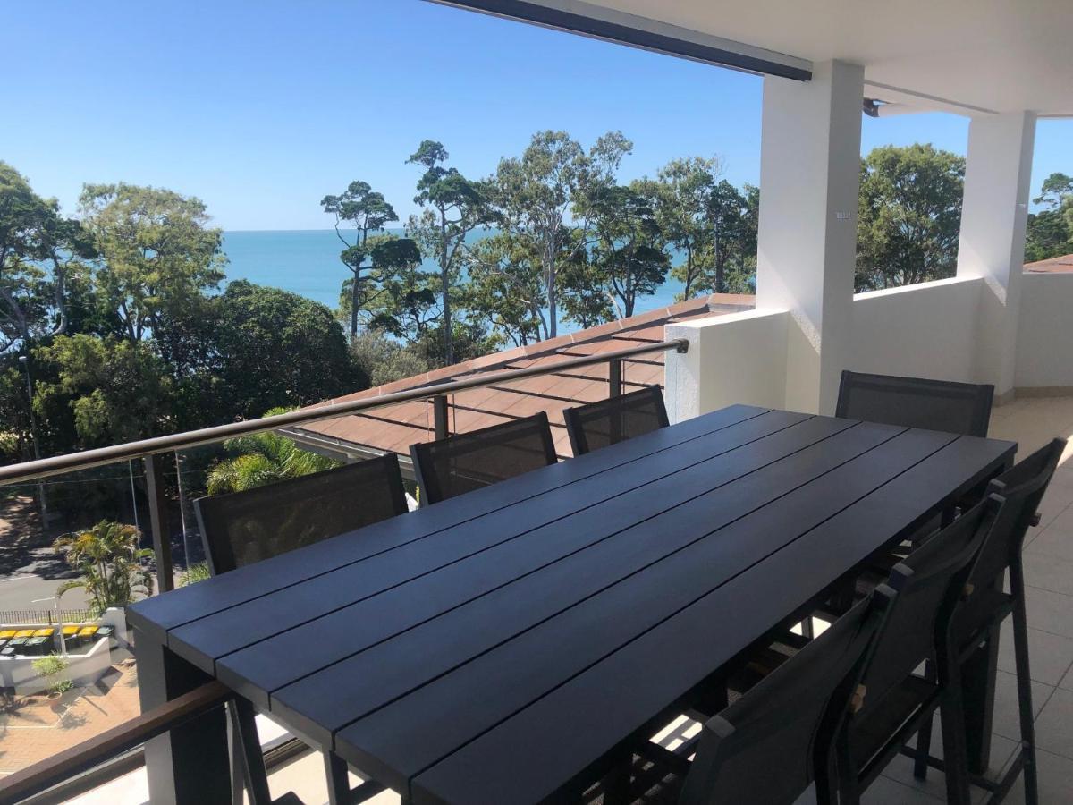 Grand Mercure Allegra Hervey Bay Extérieur photo A balcony in a residential apartment