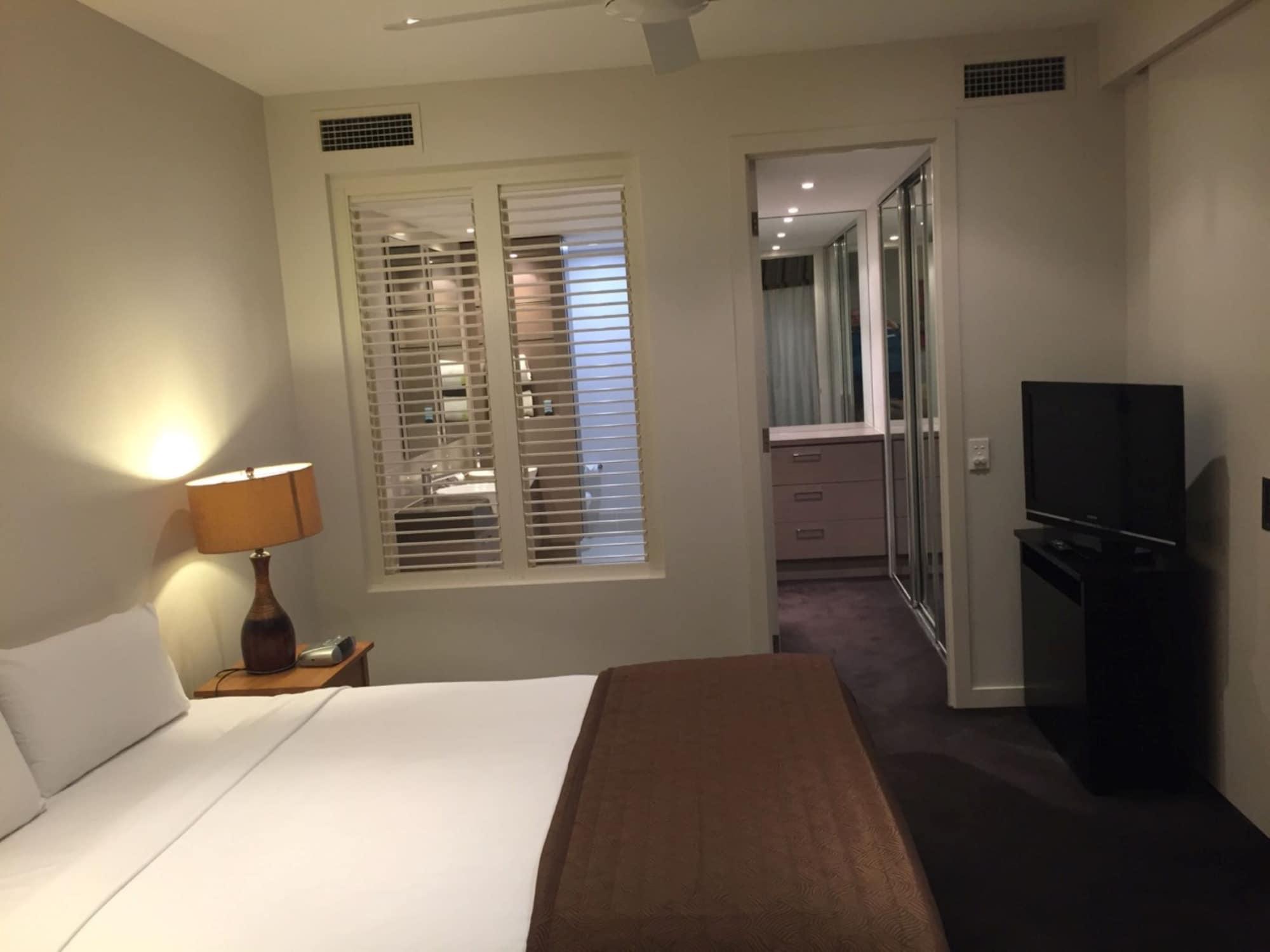 Grand Mercure Allegra Hervey Bay Extérieur photo A bedroom at the hotel