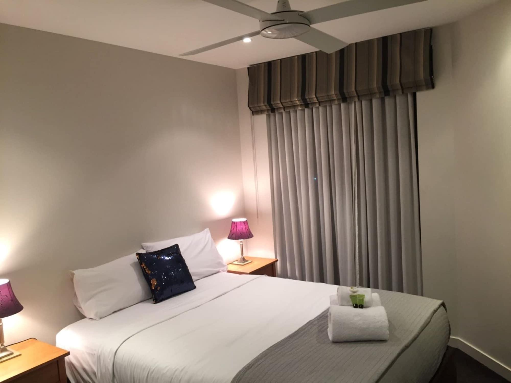 Grand Mercure Allegra Hervey Bay Extérieur photo A bedroom at the hotel