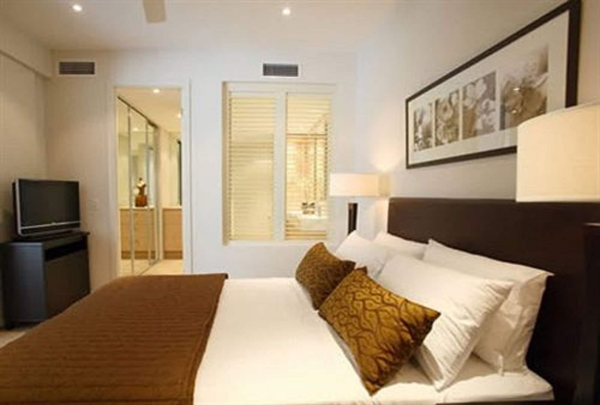 Grand Mercure Allegra Hervey Bay Extérieur photo A bedroom at the hotel