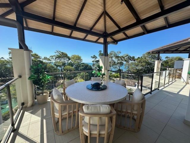 Grand Mercure Allegra Hervey Bay Extérieur photo Rooftop terrace at the resort