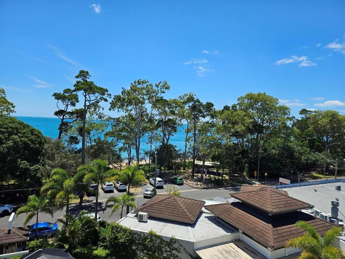 Grand Mercure Allegra Hervey Bay Extérieur photo View of the beach from the hotel