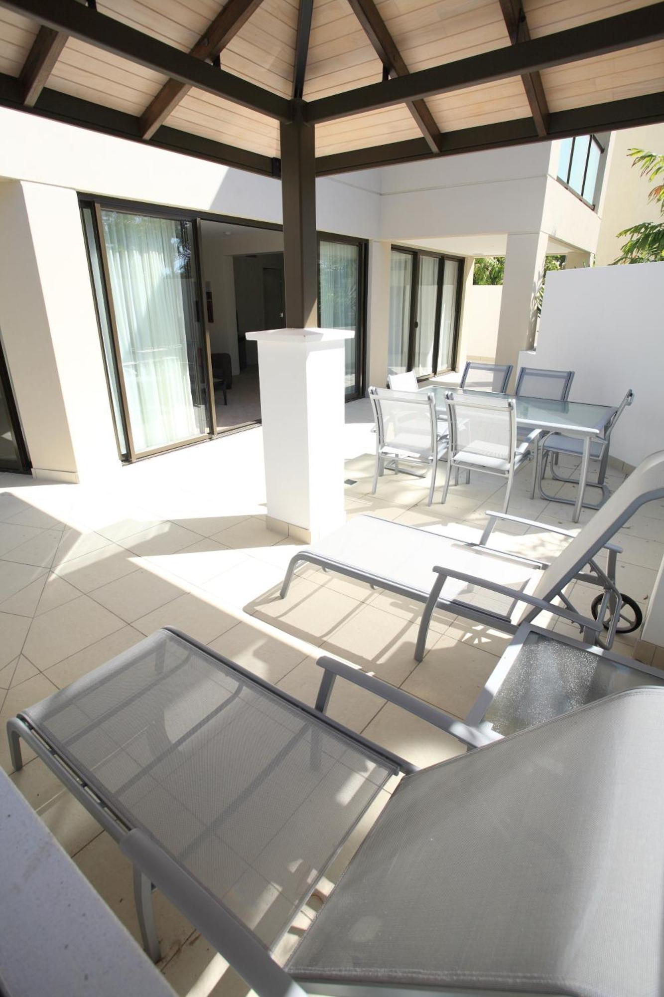 Grand Mercure Allegra Hervey Bay Extérieur photo A patio