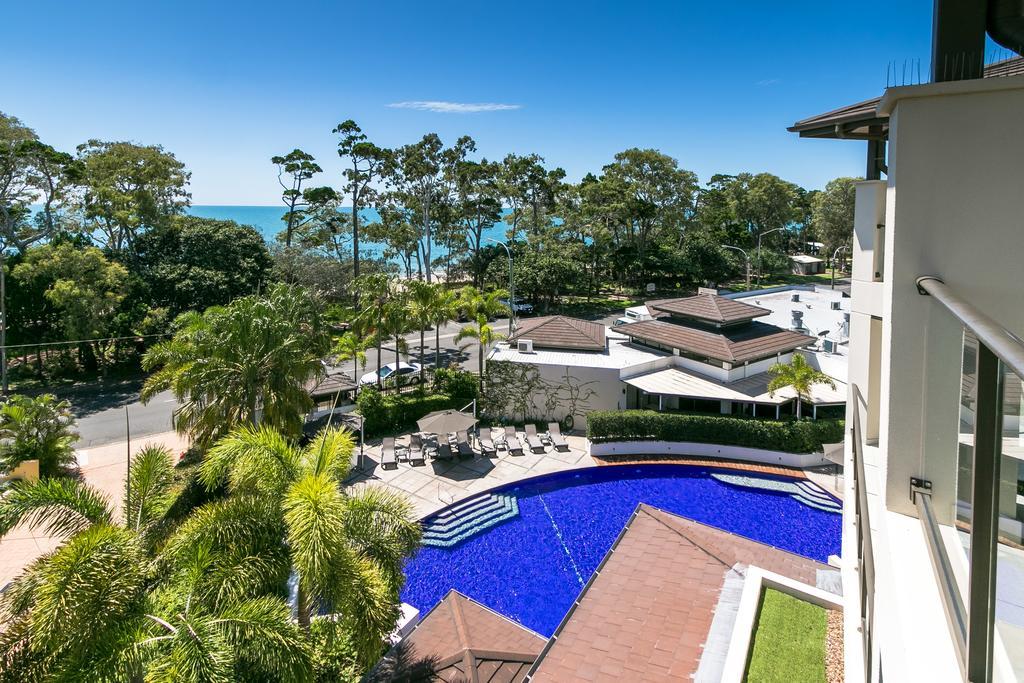 Grand Mercure Allegra Hervey Bay Extérieur photo View of the pool at the Mantra on Saltwater Island