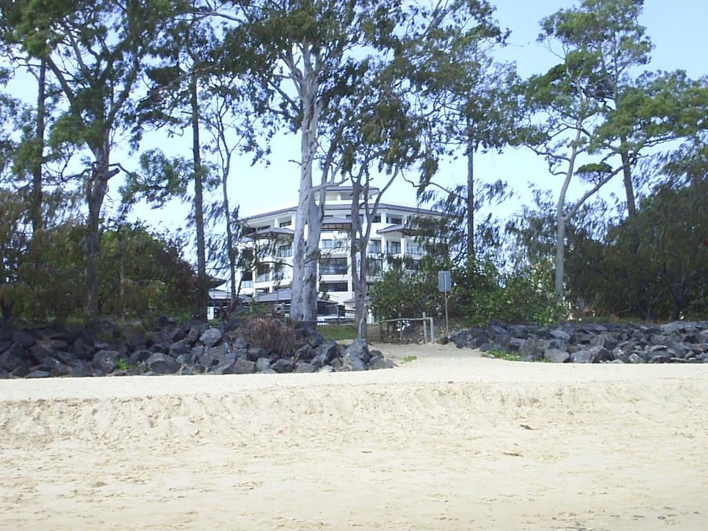 Grand Mercure Allegra Hervey Bay Extérieur photo The beach at the resort