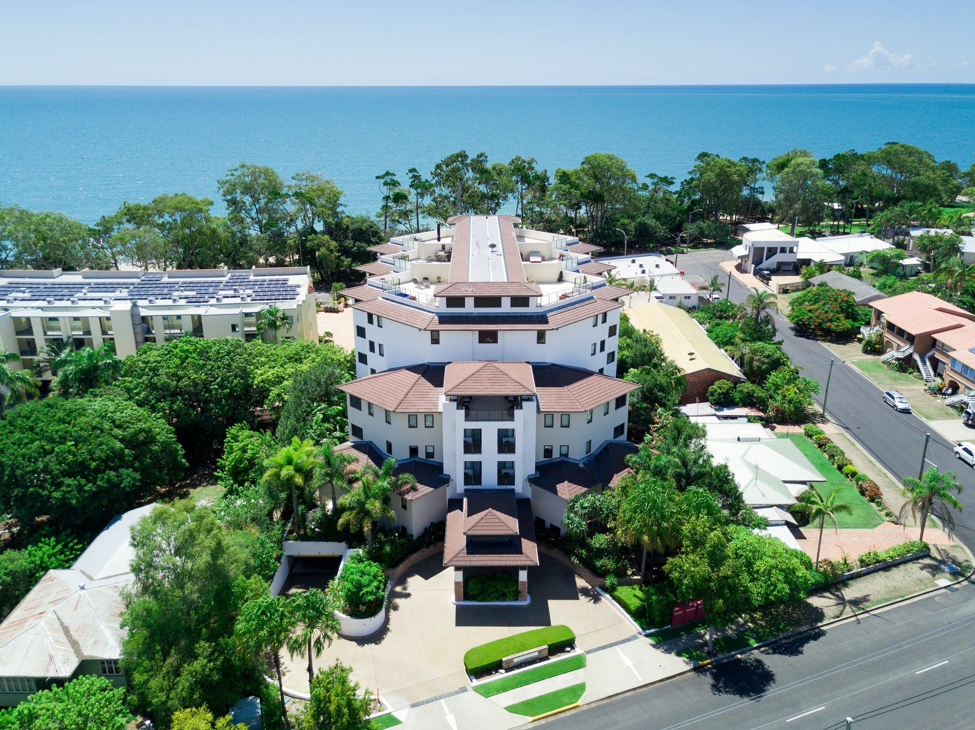 Grand Mercure Allegra Hervey Bay Extérieur photo Aerial view of the complex
