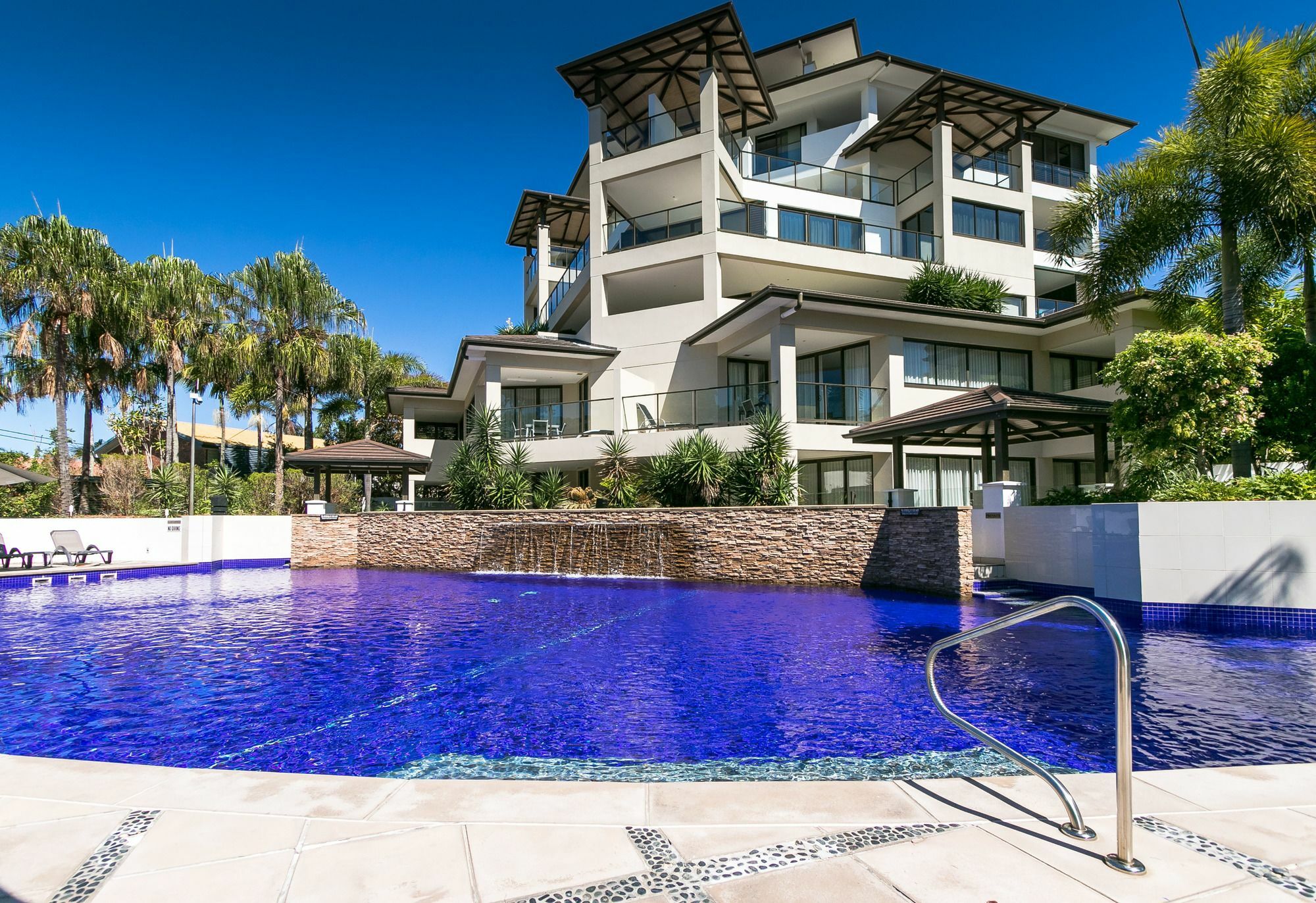 Grand Mercure Allegra Hervey Bay Extérieur photo The pool at Peppers Mantra on Saltwater Island